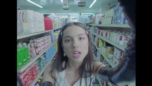 Olivia Rodrigo good 4 u (Petra Collins, dir.)